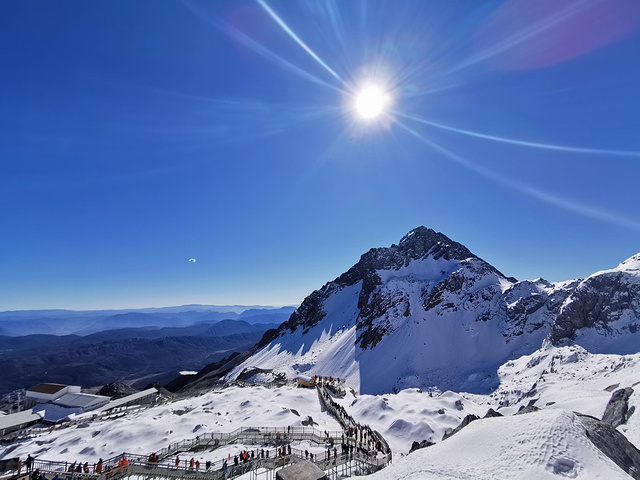 玉龙雪山景区冰川公园大索道不能提前订票,当天早上8点准时线上抢票
