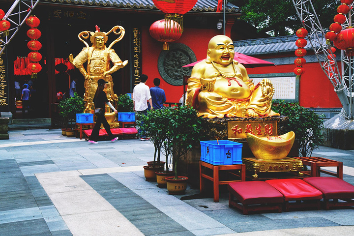 天下第一财神庙灵顺寺 灵顺寺,位于杭州北高峰山巅,拥有想当当的名字"