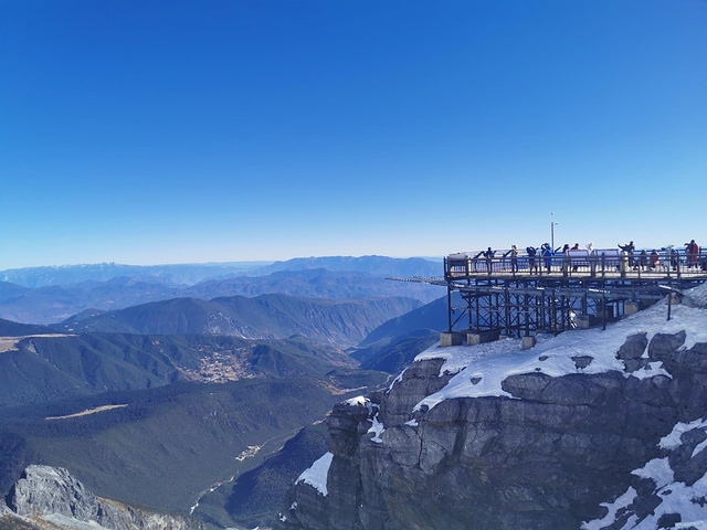 玉龙雪山景区冰川公园大索道不能提前订票,当天早上8点准时线上抢票