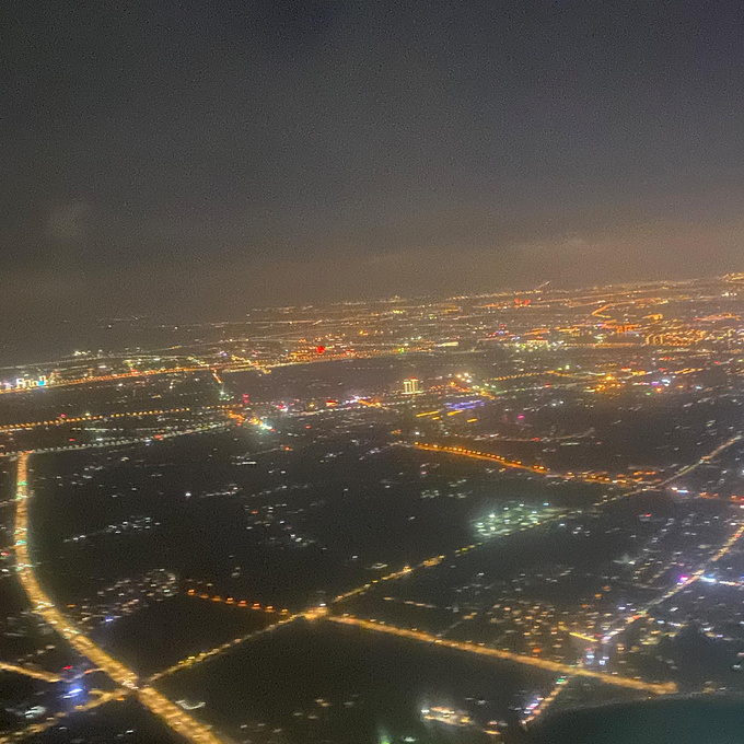 飞机上的夜景