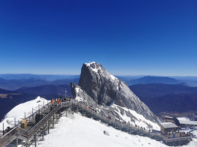 玉龙雪山景区冰川公园大索道不能提前订票,当天早上8点准时线上抢票