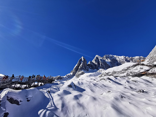 玉龙雪山景区冰川公园大索道不能提前订票,当天早上8点准时线上抢票