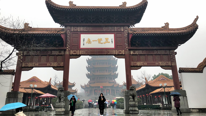 黄鹤楼是武汉的地标景点,可以说撑起了整个武汉的旅游业一楼内的大厅