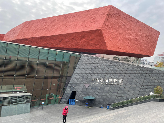 和户部巷,武汉长江大桥,黄鹤楼,武汉革命博物馆,武昌江滩等景点都不算
