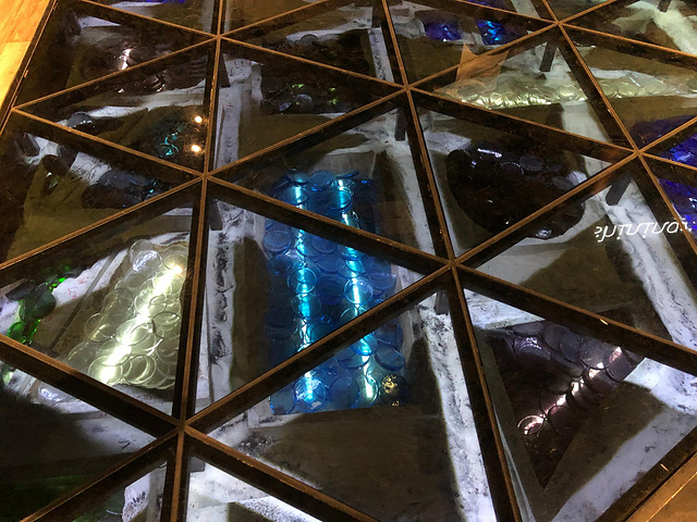 上海玻璃博物馆,顾名思义,这是一个展示玻璃工艺作品的展览馆,在上海