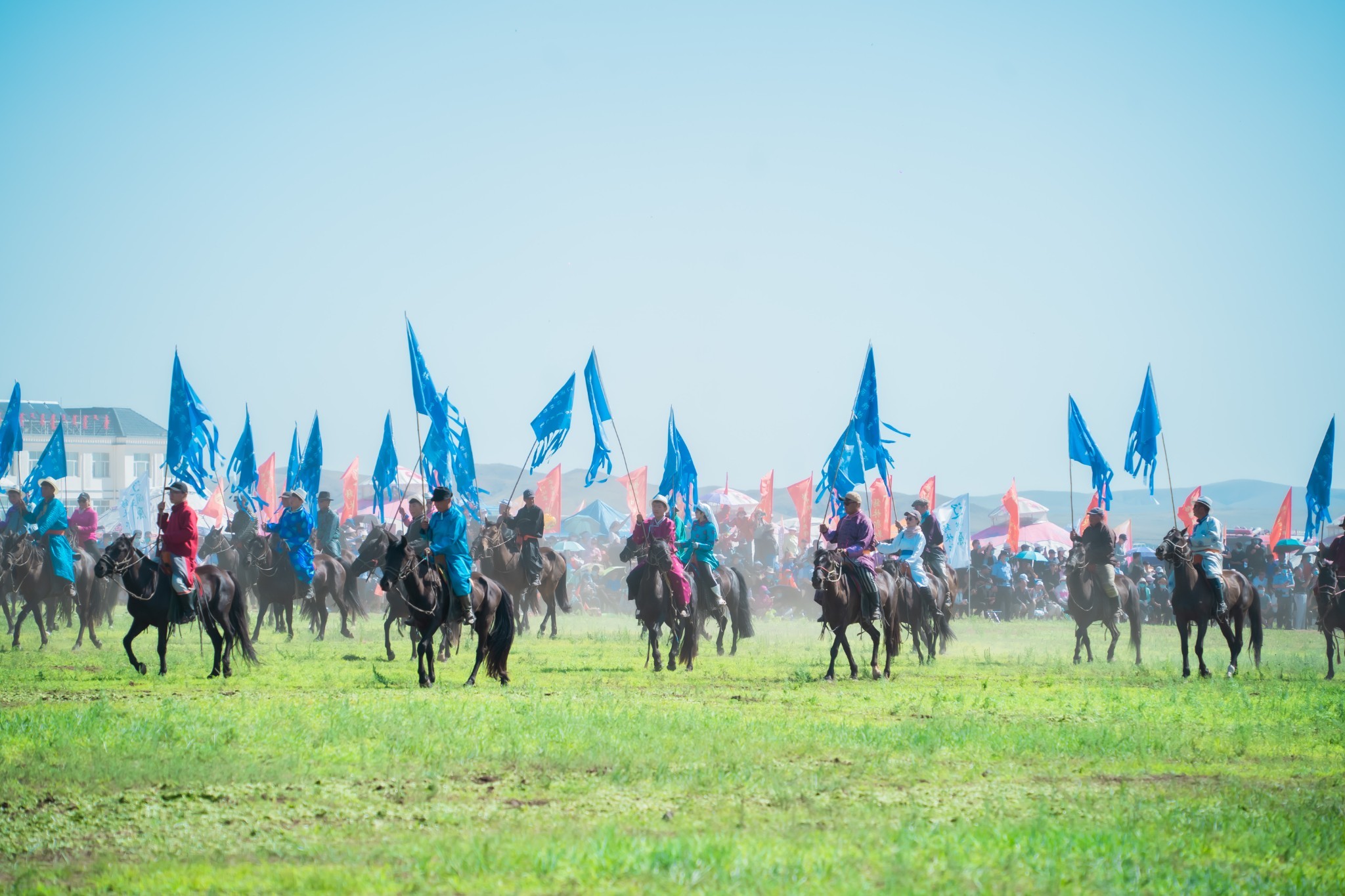 草原上的顶级盛会——内蒙旅游那达慕现场震撼开场