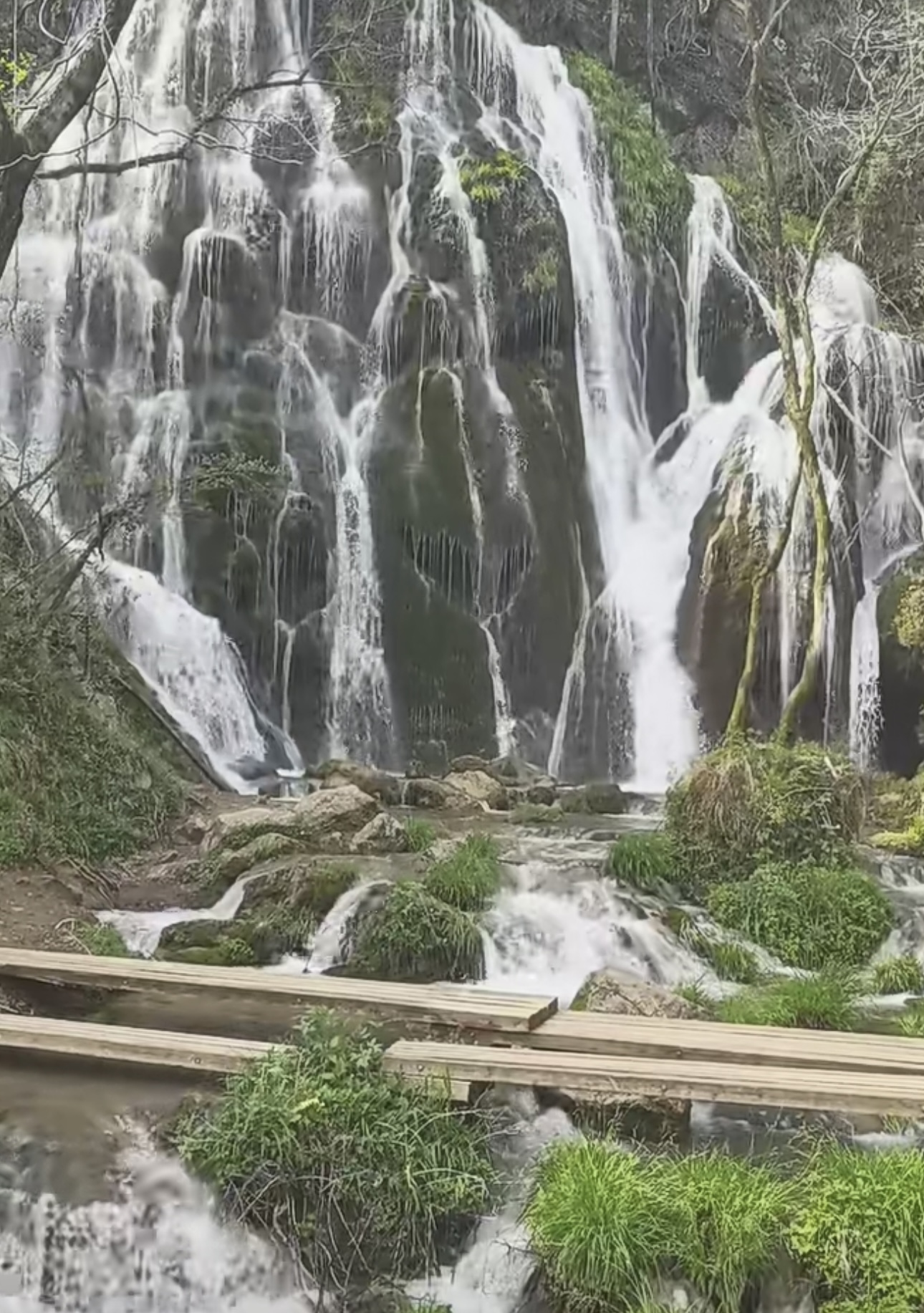 探访南陵水龙山瀑布：自然的馈赠与宁静的旅程