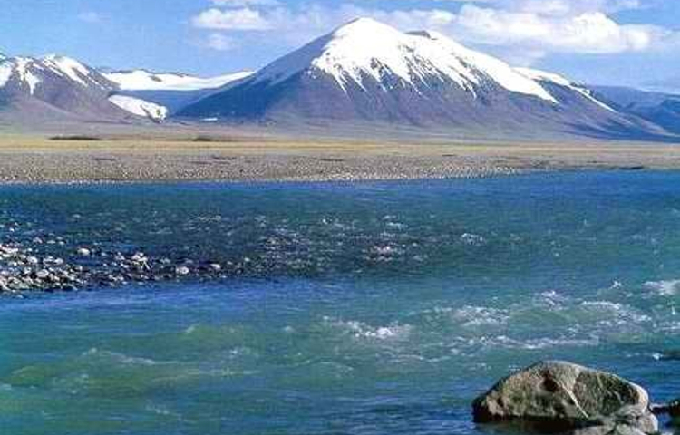 巴颜喀拉山主峰