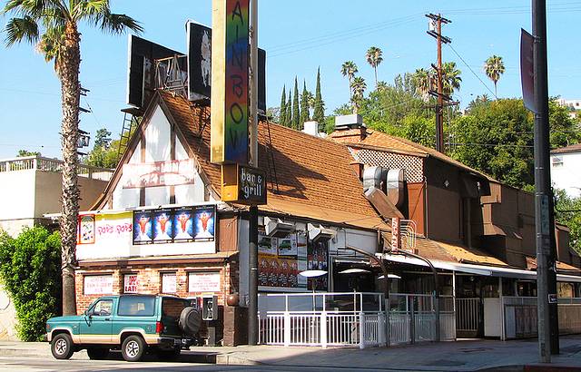 彩虹酒吧烧烤餐厅