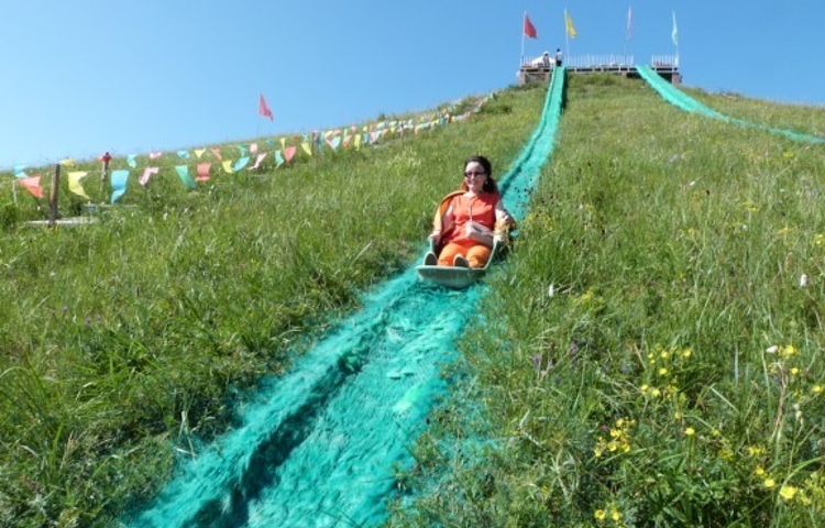 神龙潭风景区-滑草场