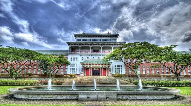 士拉央市议会体育馆