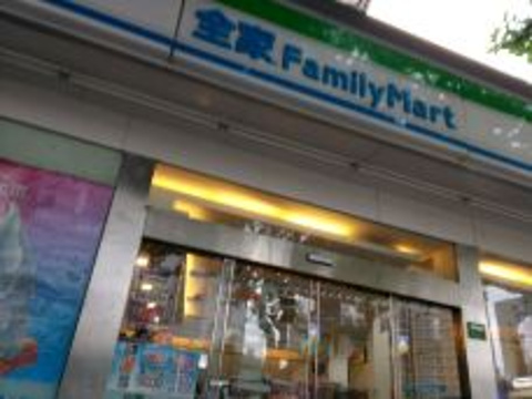 全家FamilyMart(致民路店)