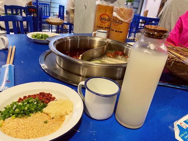 马路边边(天津路店)