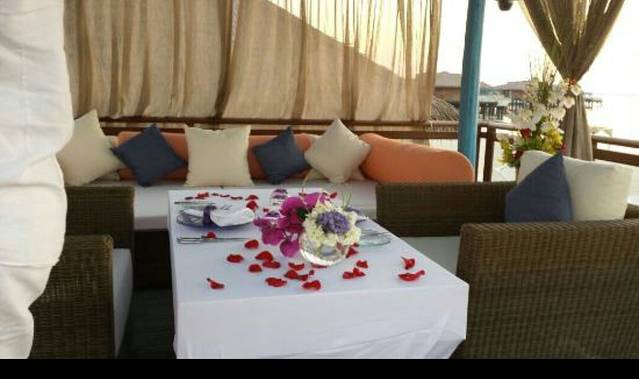 Q Lounge and Restaurant