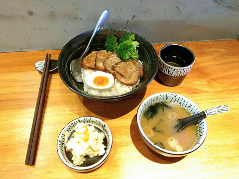 一碗食堂·日式拉面店(顺和路店)旅游景点图片