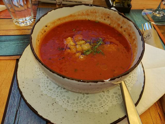 Petrus Cafe Gallery Bar