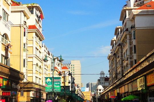 东方巴黎特色步行街eastern paris characteristic pedestrian street