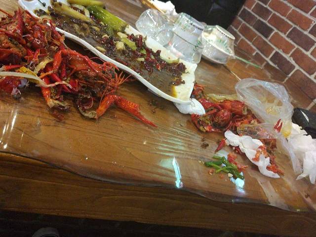 二郎龙虾毛蟹海鲜烧烤(金辰美食街店)