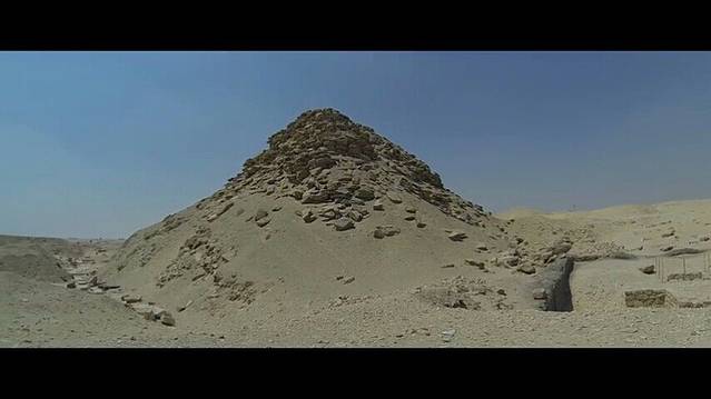 乌塞尔卡夫金字塔