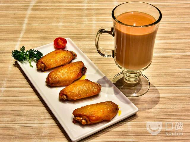 必胜客(曹路宝龙店)