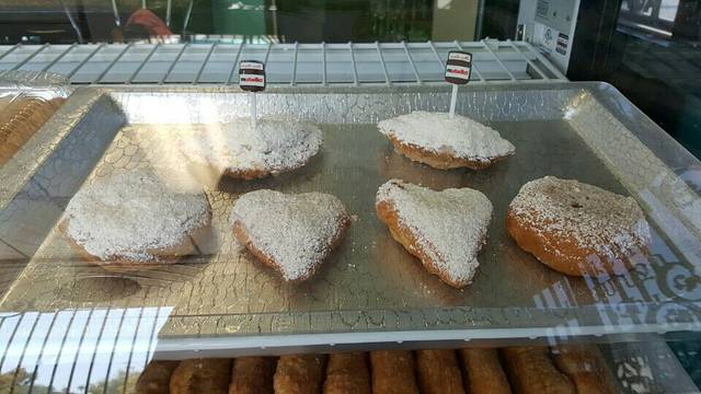 Papillon International Bakery