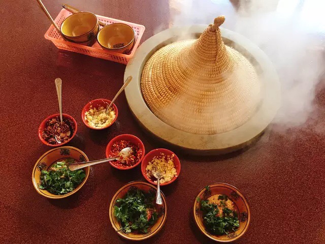 饱食捷生态石锅鱼