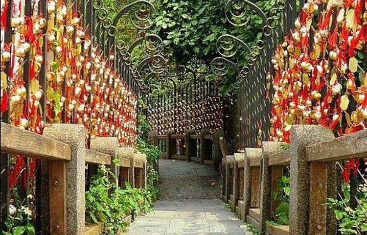 文武庙年梯步道