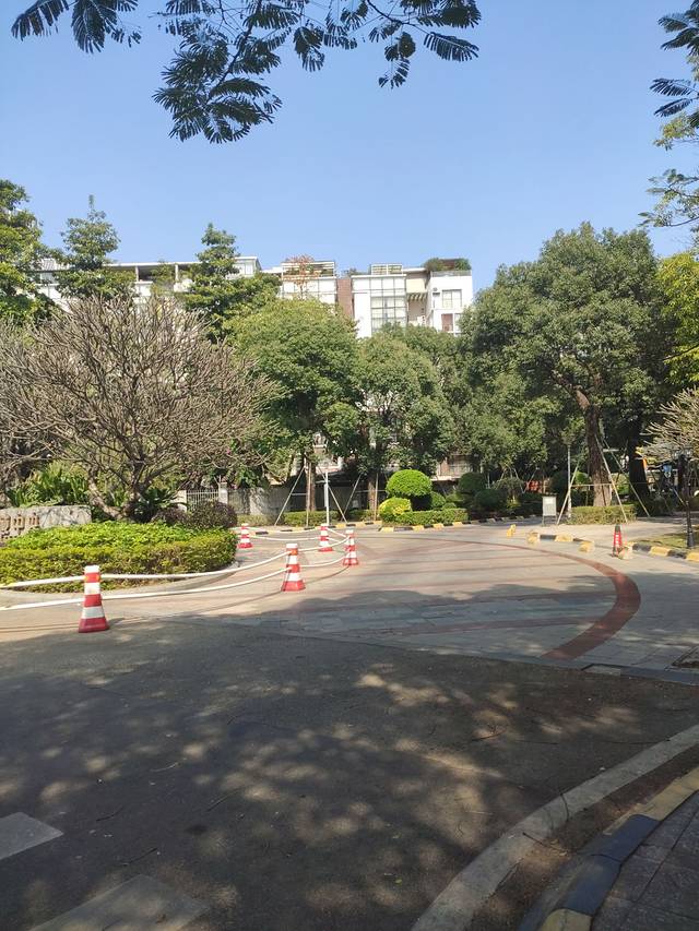 金域中央水风岸风情街