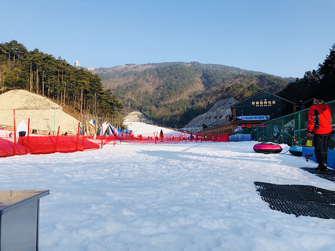 大明山万松岭滑雪场