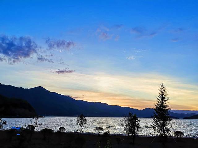 浪放蒸汽石锅鱼