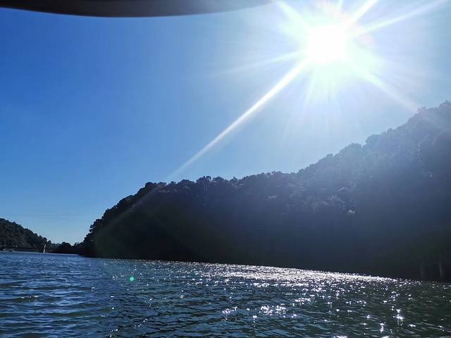 湖北松滋万米长城滨湖公园