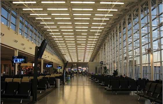 让勒萨热国际机场旅游景点图片