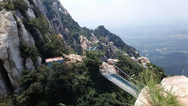 过崖吊桥
