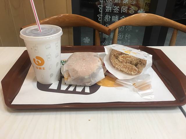 华莱士·全鸡汉堡(巨成龙湾店)