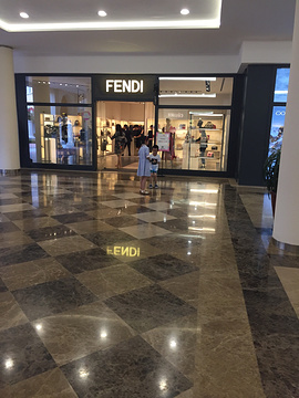 FENDI(佛罗伦萨小镇店)的图片