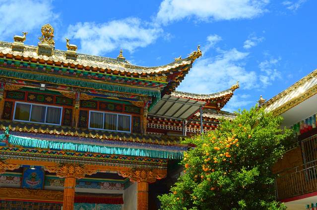 嘉绒雍仲拉顶广法寺