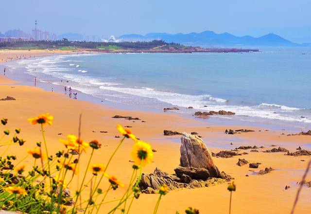 银沙滩海水浴场