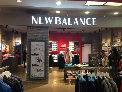 New Balance(新街口金鹰国际购物中心店)旅游景点图片