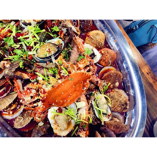 红太狼海鲜烧烤大排档(台东五路店)