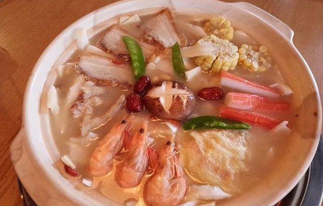 三人行骨头王火锅(徐汇总店)