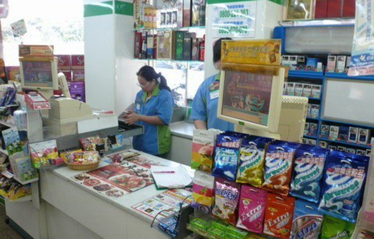 全家便利店(中天广场店)