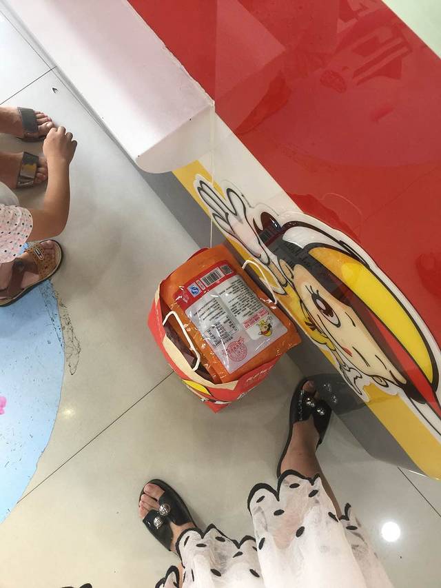 良品铺子(崇仁华润万家店)