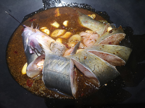 二凤铁锅炖鱼馆的图片