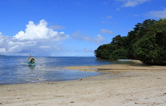 Lugutan Beach旅游景点图片