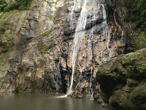 纳芒1号瀑布旅游景点图片
