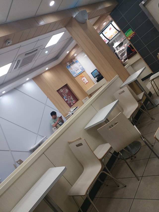 华莱士·全鸡汉堡(平阳-沧海店)