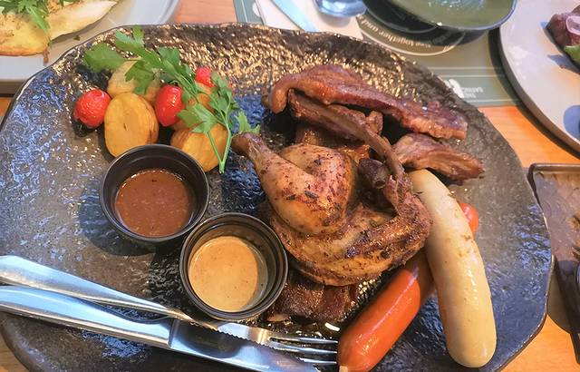 the eating table(高德置地冬店)