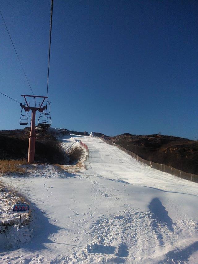 梅苑南山滑雪场