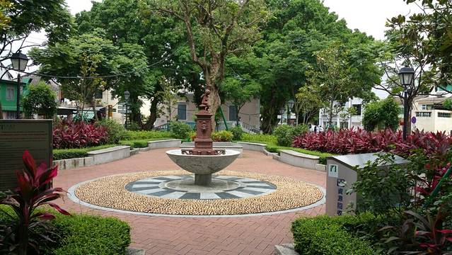 恩尼斯总统前地