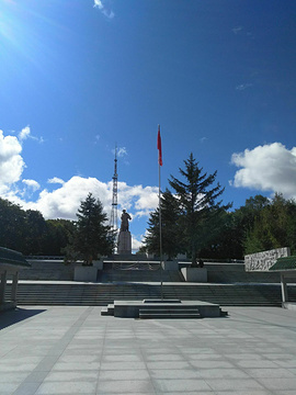 饶河抗日游击队纪念碑的图片